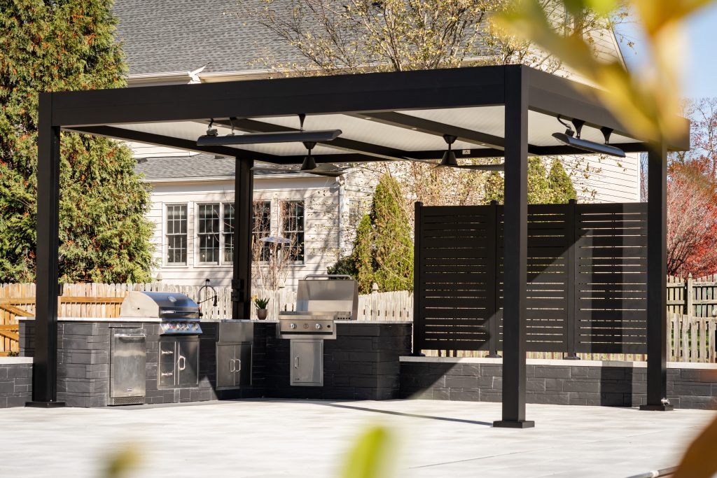 Service après-vente et garantie de qualité supérieure pour pergolas et moustiquaires motorisées par Automansions au Québec.